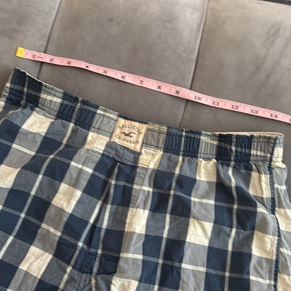 Hollister Cotton Navy and Cream Checkered Shorts size medium - Picture 3 of 6